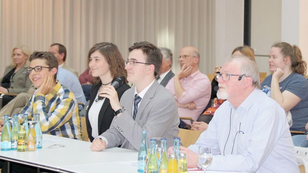 Fridays for Future, hier mit Mischa Lauterbach, Luzie Richter und Johann Bartz (vorne von links), hat sich alleine einen Sitz im Ausschuss für Energie, Klima, Umwelt und Verkehr erkämpft. Foto: Mielcarek/Archiv