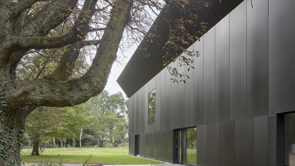 Elegante Erscheinung im Bottroper Stadtpark: Der Anbau an das Josef-Albers-Museum. Foto: Stefan Müller, Berlin