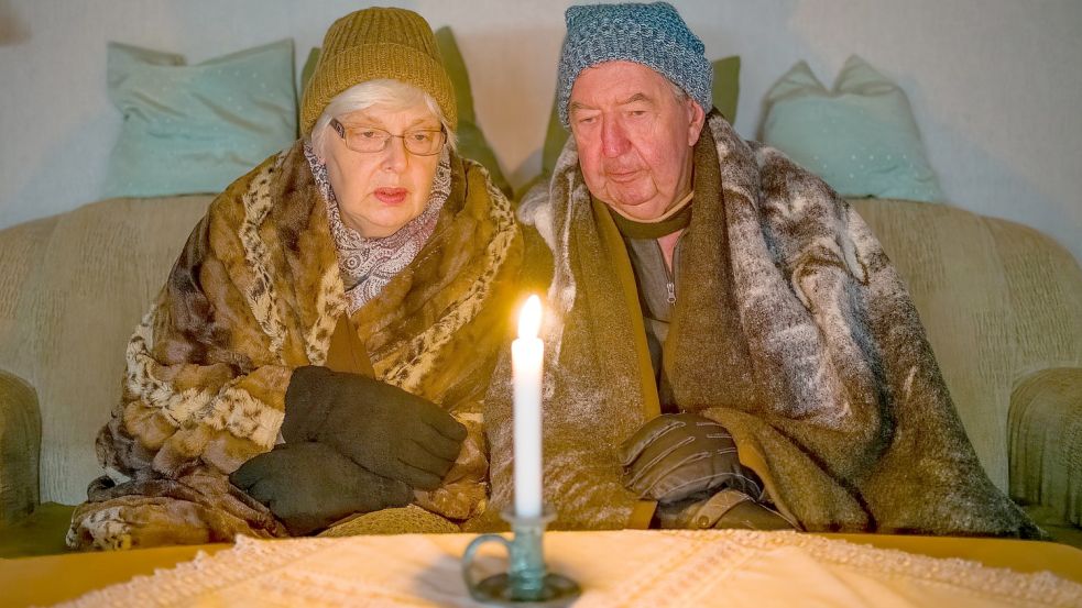 So oder so ähnlich stellen sich viele den Winter vor: Bei hohen Energiekosten ist die Angst bei vielen Senioren, zu frieren, groß. Symbolfoto: Adobe Stock/Michael
