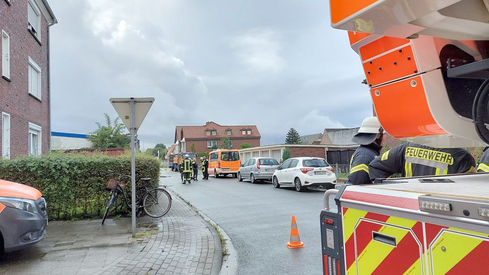 Feuerwehr, Polizei und Kampfmittelräumdienst sind seit Dienstagmittag in Transvaal im Einsatz. Fotos: Hanssen