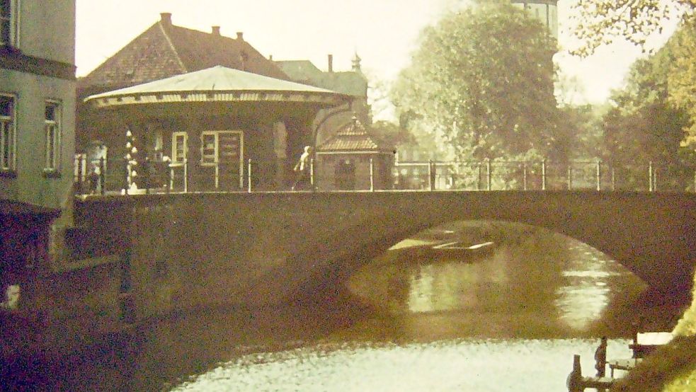Dieses Bild entstand noch während des Zweiten Weltkrieges. Damals fehlte die Turmspitze schon. Foto: Sammlung Dietrich Janßen