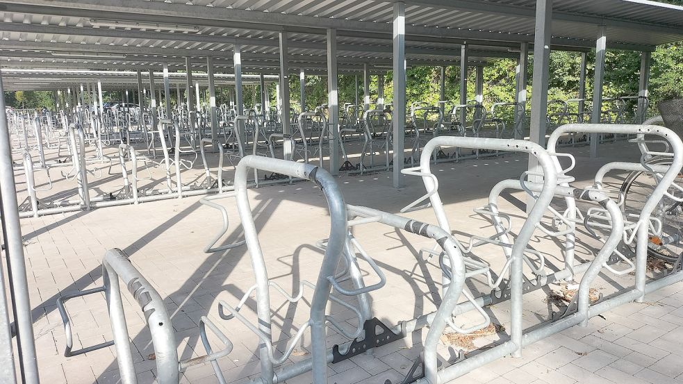 So sieht eine moderne Fahrradabstellanlage aus. Sie steht bei der IGS Aurich.