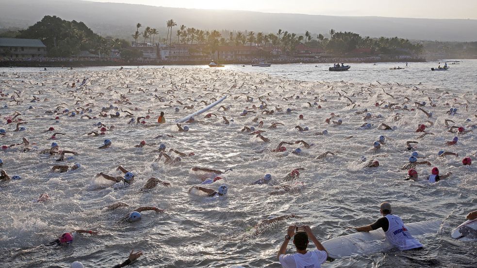 Donnerstag- und Samstagfrüh starten die Ironman-Teilnehmer auf Hawaii. Foto: Omori/epa/dpa