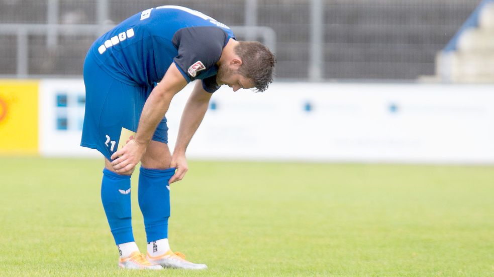 Wieder einen bitteren Nachmittag erlebte der BSV Kickers um Torjäger Tido Steffens. Foto: Doden/Emden