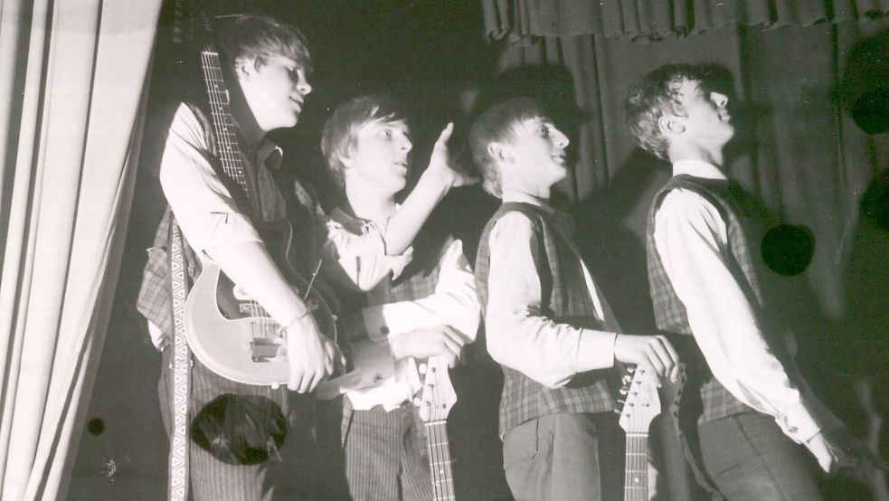 Bei der Band The Rustlers aus Emden spielte Otto_Waalkes (Zweiter von rechts) mit. Foto: privat