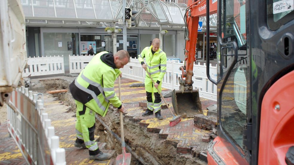 Bauarbeiten auf der Emder Neutorstraße. Die Strecke wird heute für den Verkehr gesperrt. Foto: Archiv