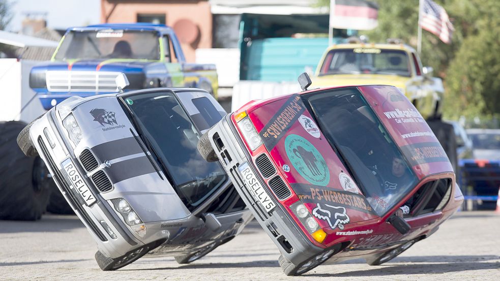 Vater und Sohn beherrschen ihre 3er-BMW. Foto: J. Doden