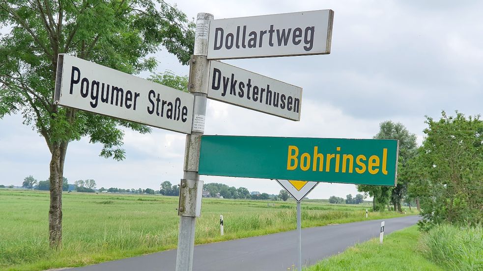 Das grüne Schild wurde inzwischen entfernt. Der Dollartweg darf künftig nur noch von Anliegern befahren werden, nicht mehr von Leuten, die mit ihren Fahrzeugen zur Bohrinsel Dyksterhusen wollen. Foto: Gettkowski