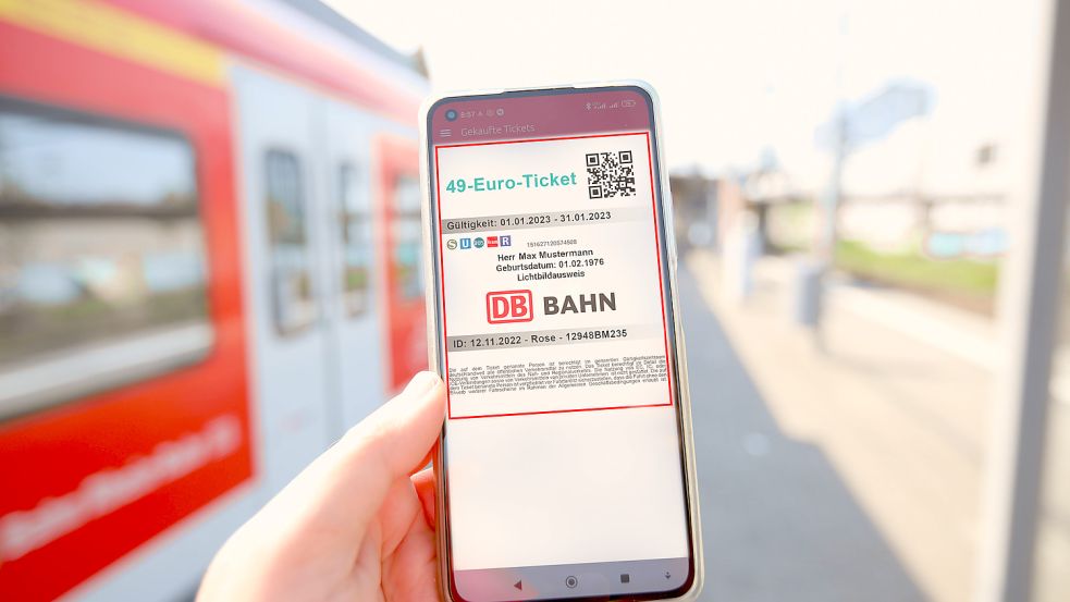 Kritiker halten das 49-Euro-Ticket für zu teuer. Foto: imago images/aal.photo