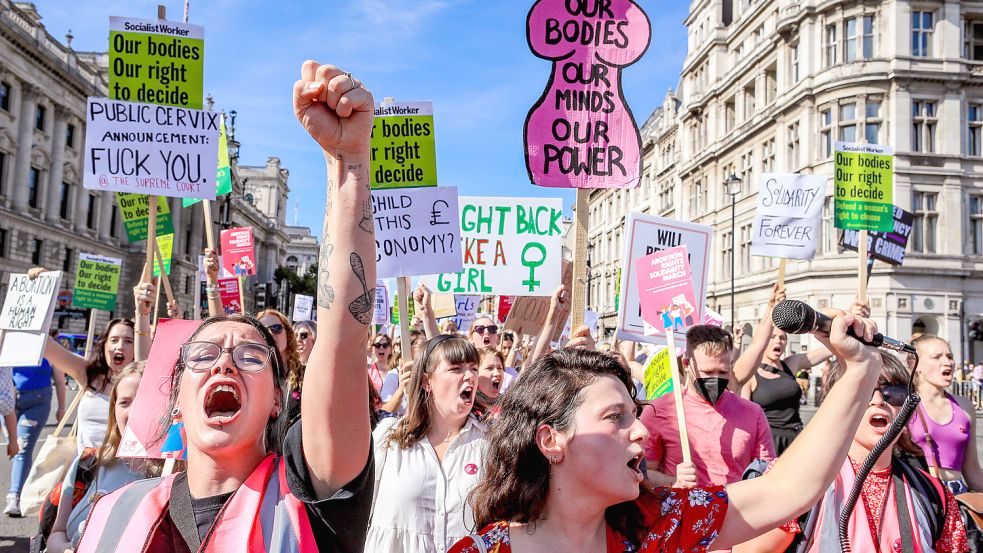 Auch in London gingen Anfang Juli Menschen auf die Straße, um gegen das Abtreibungs-Verbot in vielen US-Staaten zu protestieren. Foto: Imago Images/ZUMA Wire