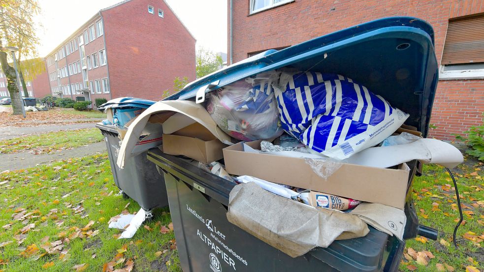 Dass nicht alles Papier ist, was hier im Container landete, ist auf den ersten Blick zu erkennen. Foto: Ortgies