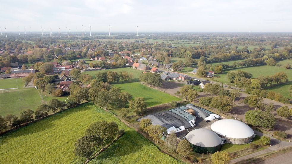 Die Biogasanlage in Strackholt versorgt unter anderem die Grundschule mit Wärme. Foto: Soeken