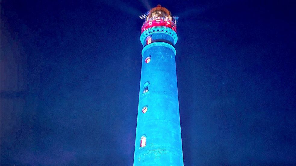 Ein Foto-Highlight aus der Borkumer Lichtwoche: der erleuchtete Leuchtturm. Foto: Ferber