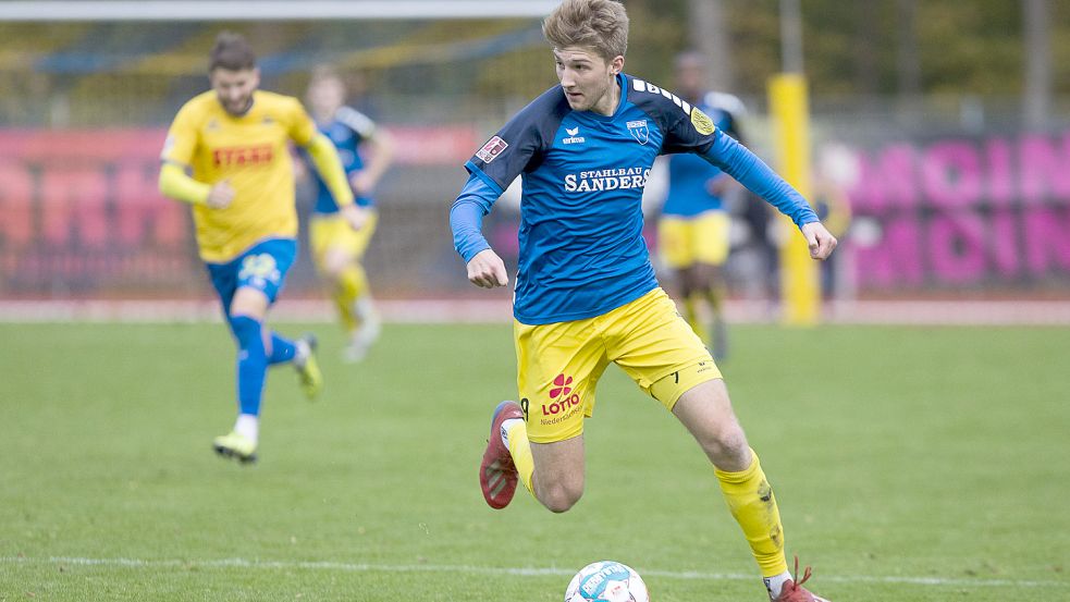 Tade Niehues hat bisher für Kickers noch nicht überzeugen können. Wird er noch einmal versuchen, sich einen Stammplatz zu erkämpfen? Foto: Doden/Emden