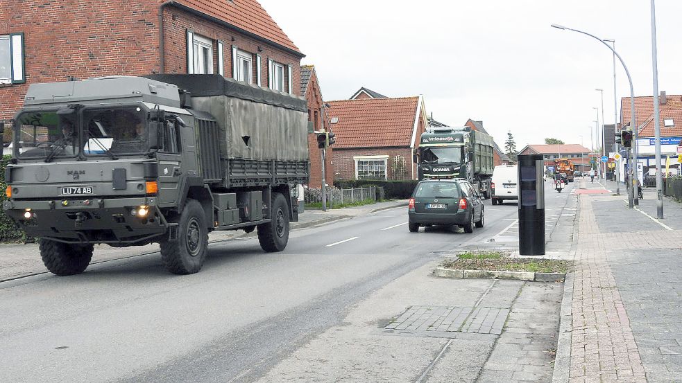 Seit Montag steht der neue Blitzer an der Petkumer Straße in Borssum. Foto: F. Doden