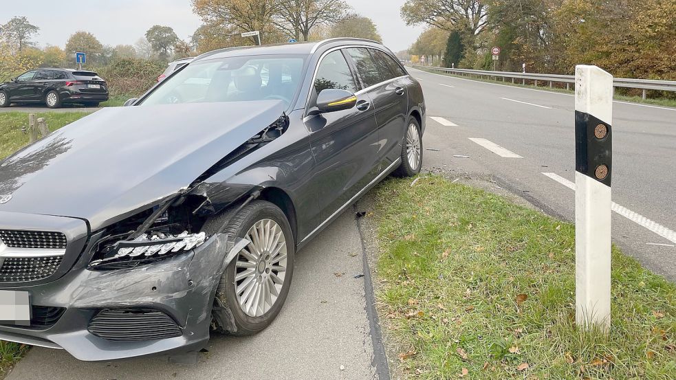 Eines der beteiligten Autos wurde bei dem Unfall beschädigt. Foto: Boschbach