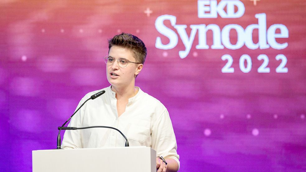 Die Präses der EKD-Synode, Anna-Nicole Heinrich bei der EKD-Synode Anfang November in Magdeburg. Foto: IMAGO/Jens Schlueter