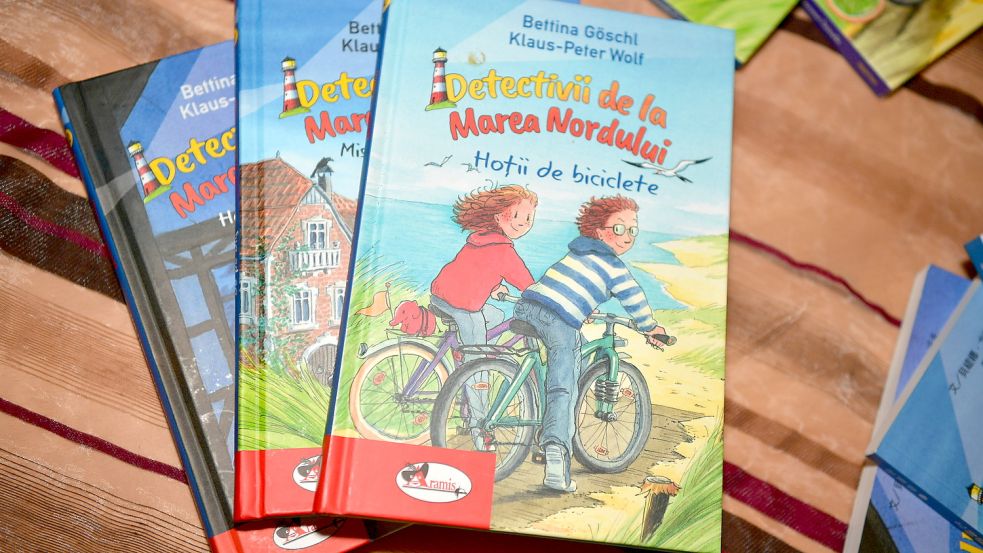 Unter anderem kann man die Nordsee-Detektive auch auf rumänisch lesen. Foto: Wagenaar