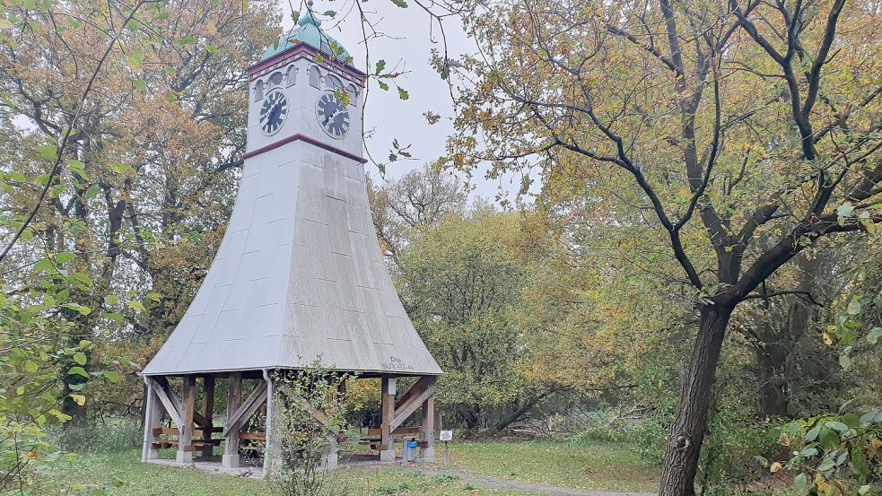 Den Hesseturm kann man im Moment nicht besuchen, weil der Park für die Öffentlichkeit gesperrt wurde. Die Verkehrssicherheit ist dort wegen Astbruchgefahr nicht gegeben. Foto: Gettkowski