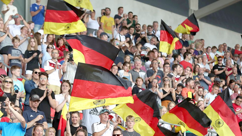 Auch unter Fußballfans stößt die WM in Katar auf Ablehnung. Foto: imago images/Beautiful Sports