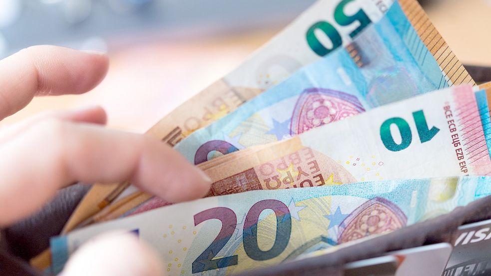 Am kommenden Montag werden die ersten Anträge zum Haushalt für das Jahr 2023 in Hinte diskutiert. Symbolfoto: DPA