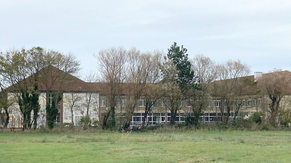 Aus Sicht der Kreistagsgruppe SPD/Grüne/Linke ein geeigneter Standort für eine Photovoltaikanlage: die Borkumer Inselschule. Foto: SPD