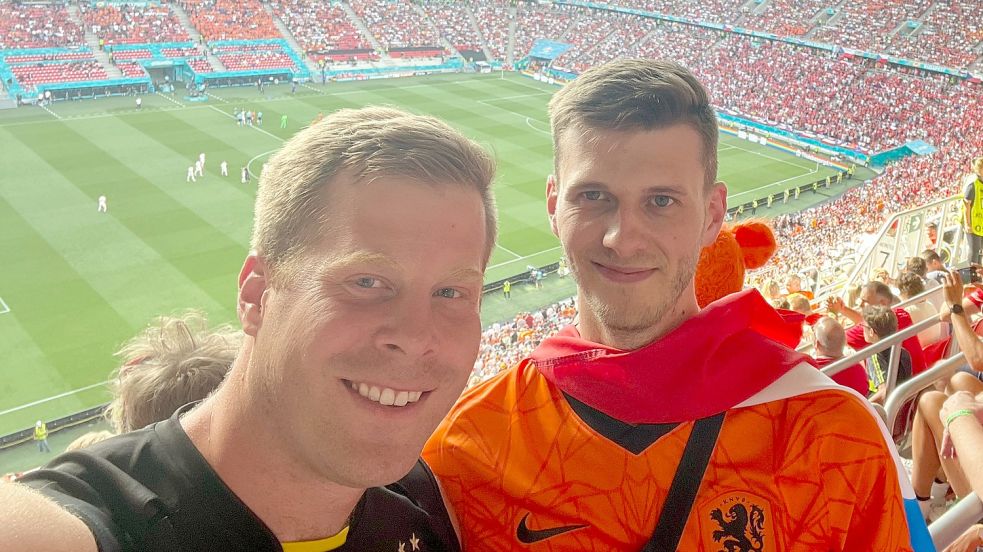 Alexander Meiborg (links) besuchte 2021 auch EM-Spiele der niederländischen Mannschaft. Foto: Privat