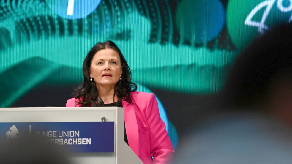 Die Heselerin Gitta Connemann ist seit 20 Jahren Mitglied des Bundestages. Als Vorsitzende der Mittelstandsunion ist sie viel unterwegs, wie hier auf dem Niedersachsentag der Jungen Union in der Grafschaft Bentheim. Foto: Klemmer/dpa