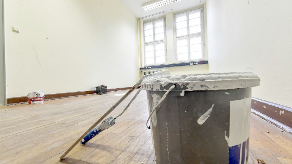 Im Divisionsgebäude haben die Handwerker das Sagen.