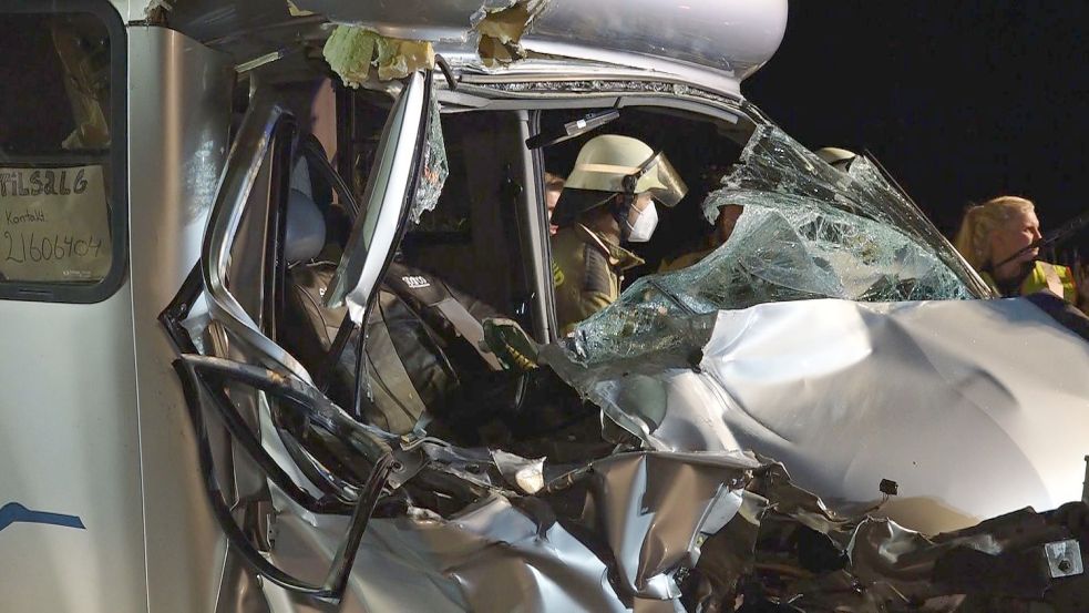 Bei zwei heftigen Unfällen auf der A1 bei Wildeshausen sind in der Nacht zu Donnerstag vier Personen schwer verletzt worden. Foto: Nonstopnews