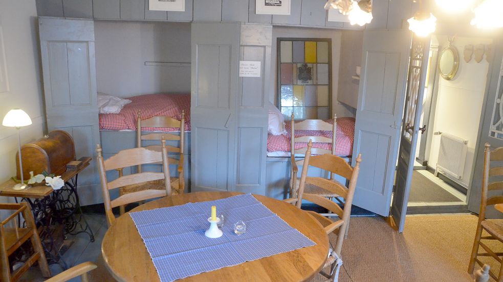 Hat einen neuen Besitzer: Poppinga's Alte Bäckerei in Greetsiel. Die künftige Nutzung soll ähnlich der vorherigen sein. Foto: Wagenaar/Archiv