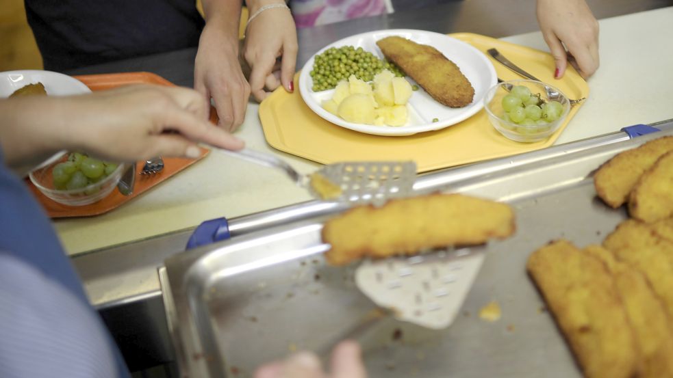 Ob Neptunplatte oder frugales Mahl: Schulalltag macht hungrig. Foto: Körner/dpa