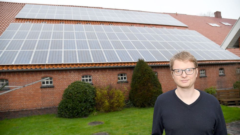 Wenn die EWE plötzlich den produzierten Sonnenstrom als verbrauchten Strom in Rechnung stellt, dann wird eine Photovoltaik-Anlage zu einer teuren Angelegenheit. So ging es Tjarko Tjaden aus Großefehn. Foto: Ellinger