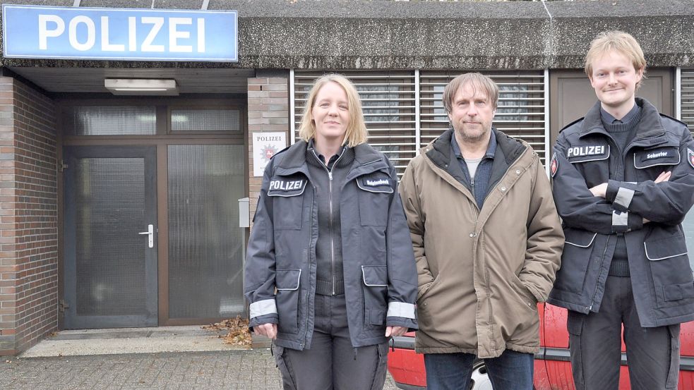 Katrin Wichmann in ihrer Rolle als Jennifer Holstenbeck, Bjarne Mädel als Kriminalkommissar Sörensen und Leo Meier in der Rolle von Malte Schuster ermitteln wieder im friesischen Katenbüll. Foto: Ullrich