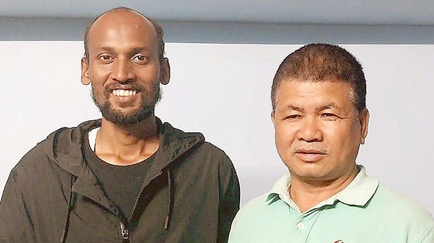 Mukut Bodra (links) und Barnabas Terang sind wieder auf freiem Fuß. Sie hatten eine Gruppe ostfriesischer Christen während einer Indien-Reise begleitet. Die Ostfriesen wurden des Landes verwiesen, weil ihnen unter anderem Missionierung vorgeworfen wird. Foto: privat