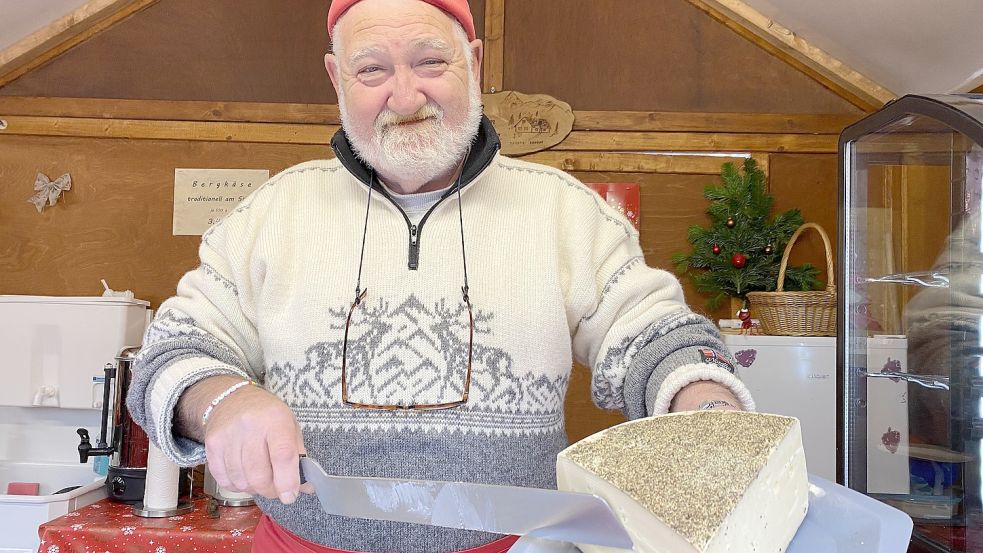 Klassisch-österreichischer Bergkäse aus Vorarlberg. Die Rinde von dieser Sorte besteht aus getrockneten Hollunderblüten, sagt Dieter Westheider.
