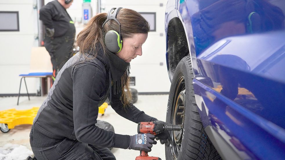 Winterreifen sind das A und O für die kalte Jahreszeit. Wer nicht wechselt, riskiert ein Bußgeld. Foto: ADAC