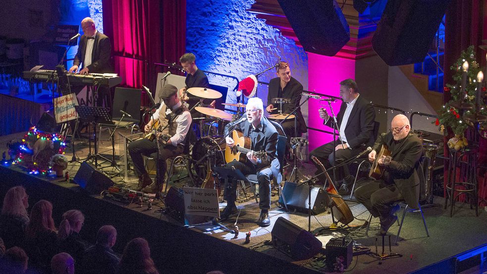 Als Weihnachtsbande traten 2019 Ex-Spillwark-Musiker auf. An diesem Sonntag spielen sie ein letztes Konzert am Stephansplatz. Foto: F. Doden/Archiv