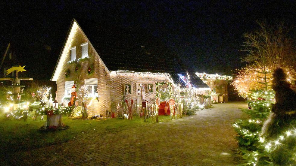 Direkt am Kanal leuchtet das Haus der Famile Letas. Foto: Stromann