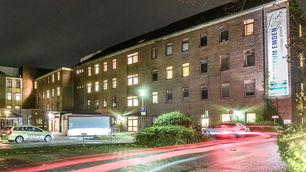 Die Ratsfraktion "Gemeinsam für Emden" (GfE) kritisiert weiterhin scharf, dass das Emder Krankenhaus geschlossen werden soll, wenn die Zentralklinik eröffnet. Foto: Ortgies/Archiv