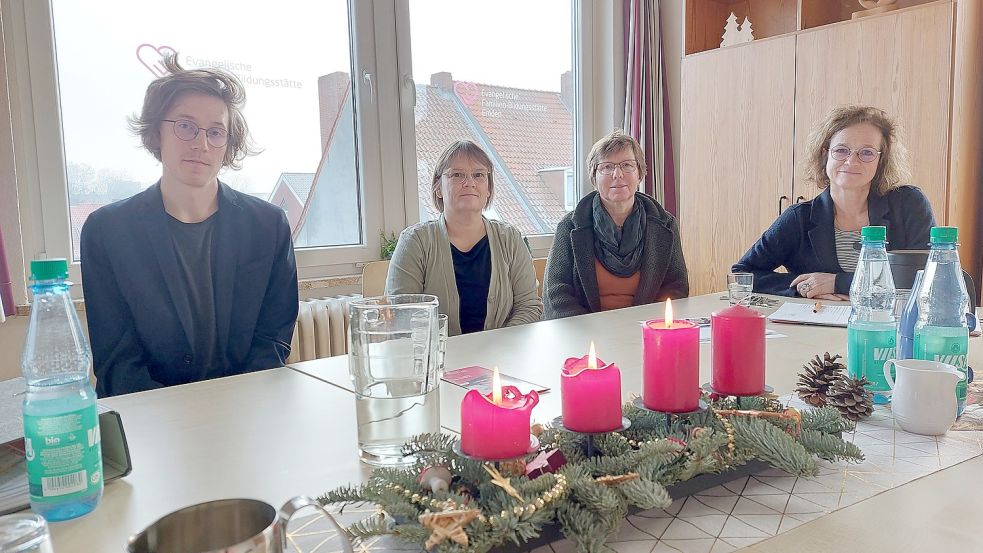 Christoph Schwengels (von links), Daniela von Fehren, Doris Linkert und Renate Bonn-Sommer stellten das Projekt "Elternchancen" in der Fabi vor. Foto: Hanssen