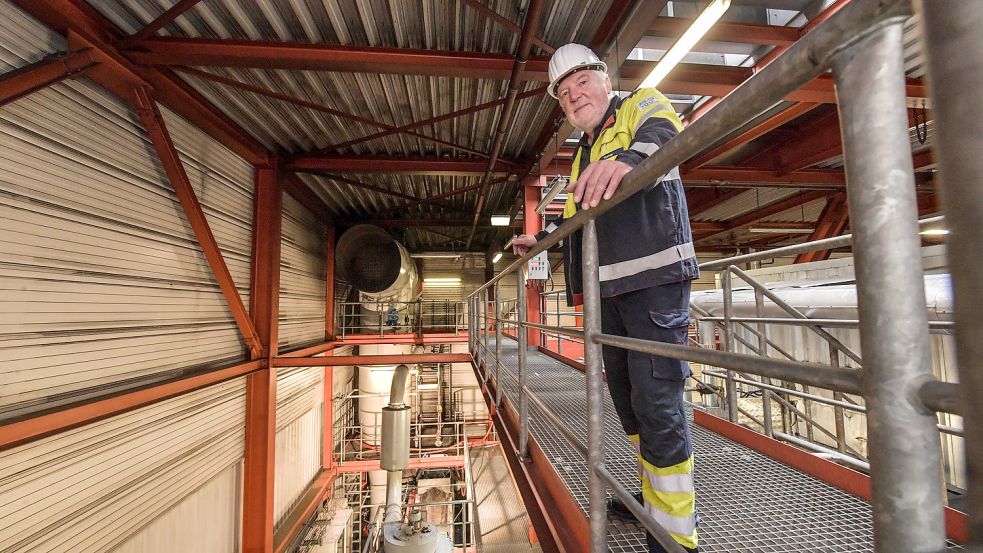 Jens Thomas ist Leiter des Statkraft-Standortes Emden. Die Nutzung von Fernwärme sei „wirklich attaktiv“, müsse sich aber auch rechnen, sagt er. Foto: Ortgies