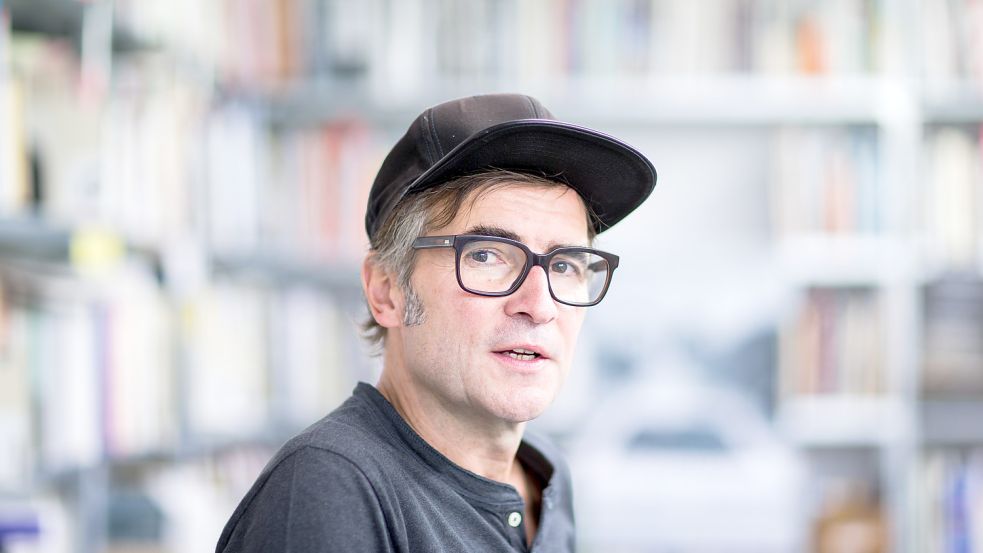 Konzeptkünstler Mischa Kuball in seinem Atelier in Düsseldorf. Foto: dpa