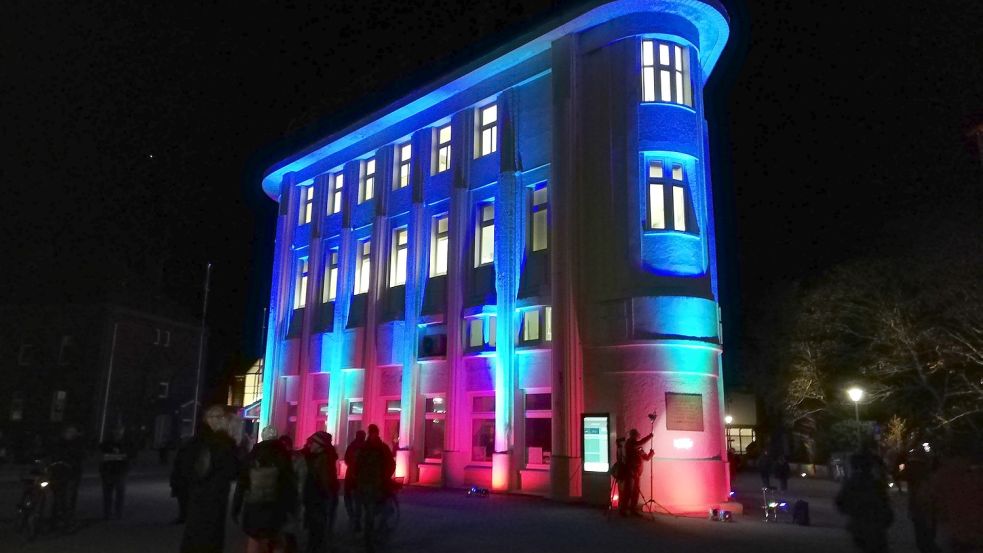 Die NBG ist für touristische Angebote – beispielsweise die Lichterwoche, in der auch das Gebäude der Gesellschaft angestrahlt wird – auf Borkum zuständig. Foto: Kraft/Archiv