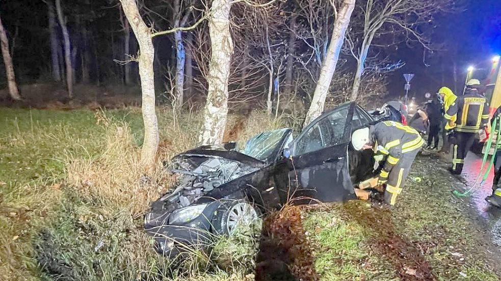 Schwer verletzt wurde eine 16-Jährige bei einem Unfall in Berumbur. Foto: Feuerwehr Hage