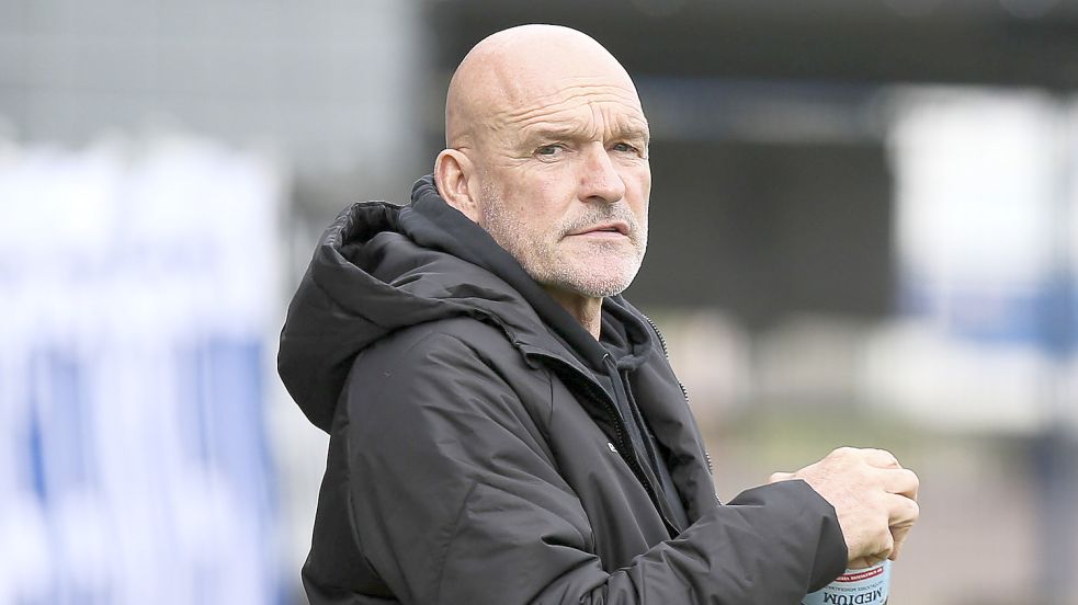 Kickers-Coach Stefan Emmerling ist dabei, den Kader für den Neustart im Februar anzupassen. Archivfoto: Doden/Emden