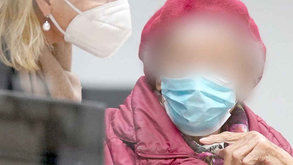 Die 97-jährige ehemalige KZ-Sekretärin Irmgard F. war zu einer Bewährungsstrafe von zwei Jahren auf Bewährung verurteilt worden. Foto: Marcus Brandt