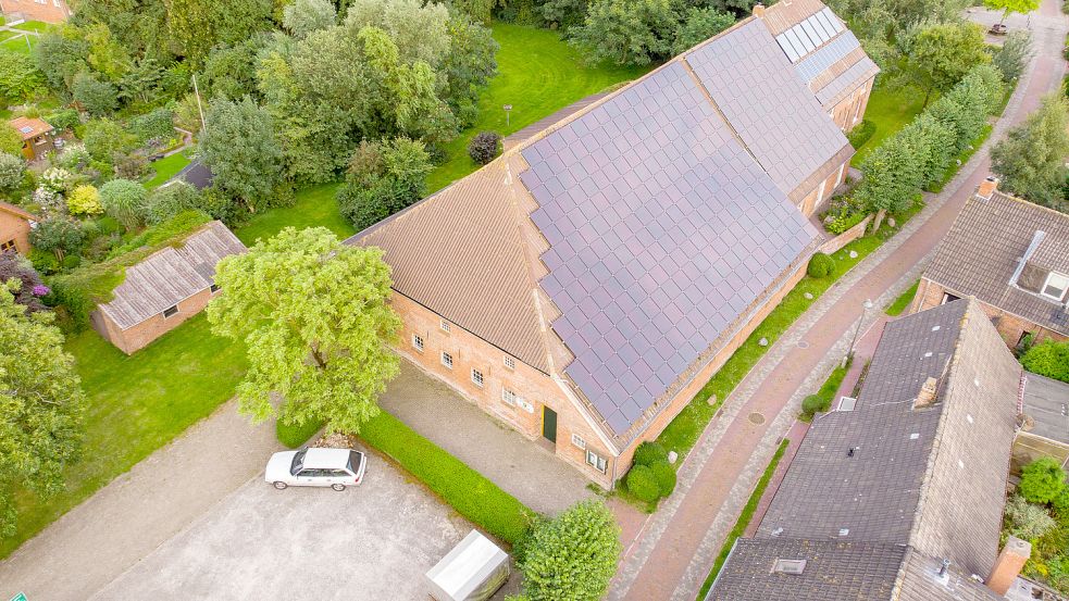 Der Kulturhof in Freepsum wird saniert. Verliert dafür aber vielleicht auf Dauer seine PV-Anlage. Archivfoto: Privat