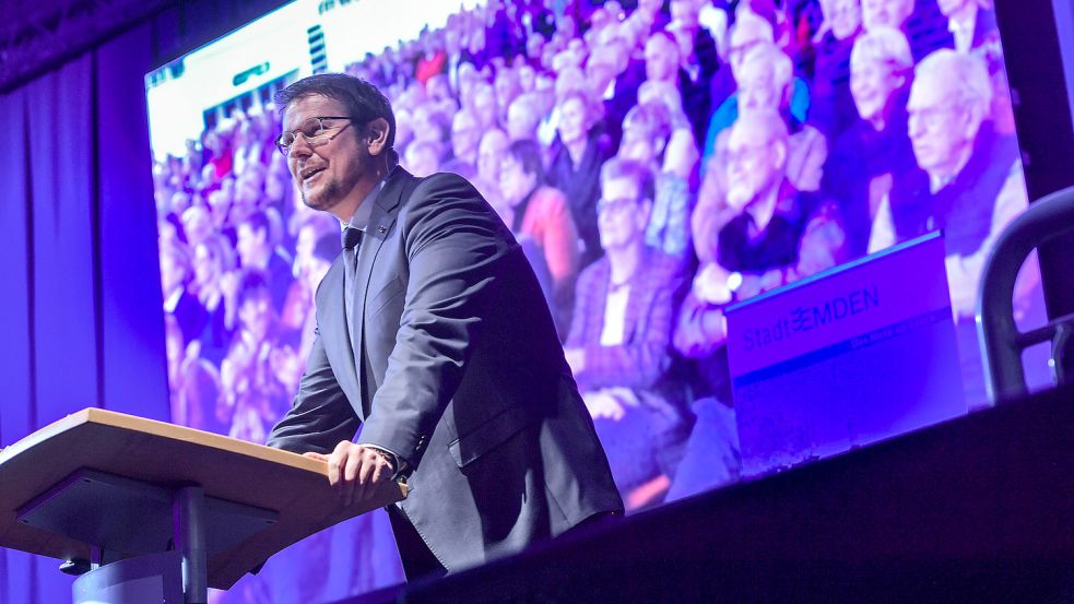 Oberbürgermeister Tim Kruithoff brach schon kurz nach Amtsantritt im Januar 2020 mit der Tradition und hielt einen Neujahrsempfang in der Nordseehalle in Form eines "Bürgermarkts" ab. Foto: Ortgies/Archiv