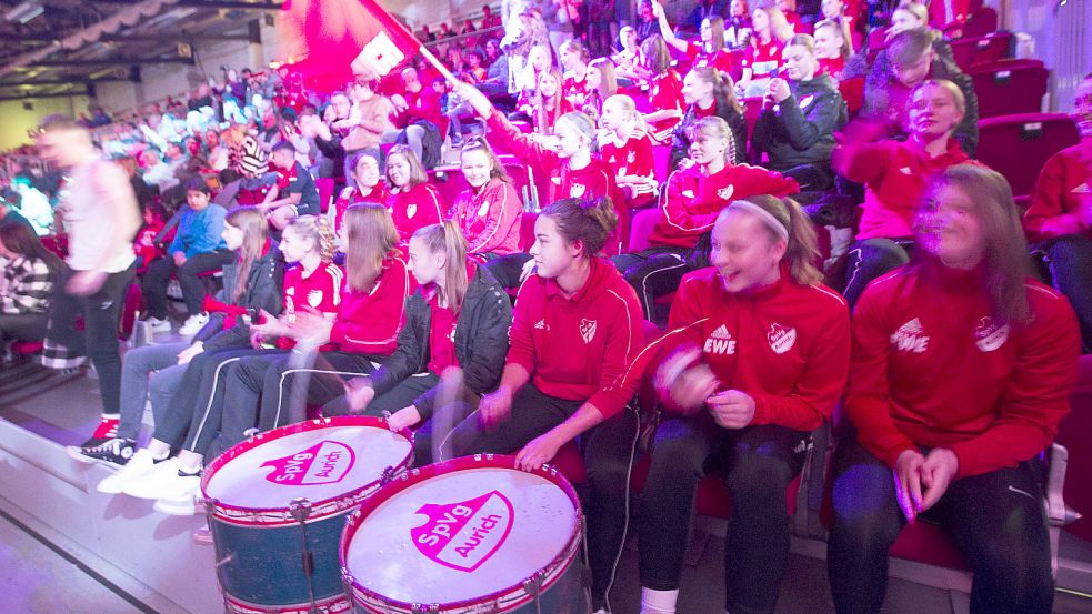 Die SpVg-Juniorinnen feuerten an und spielten selbst in Finals. Foto: Doden/Emden